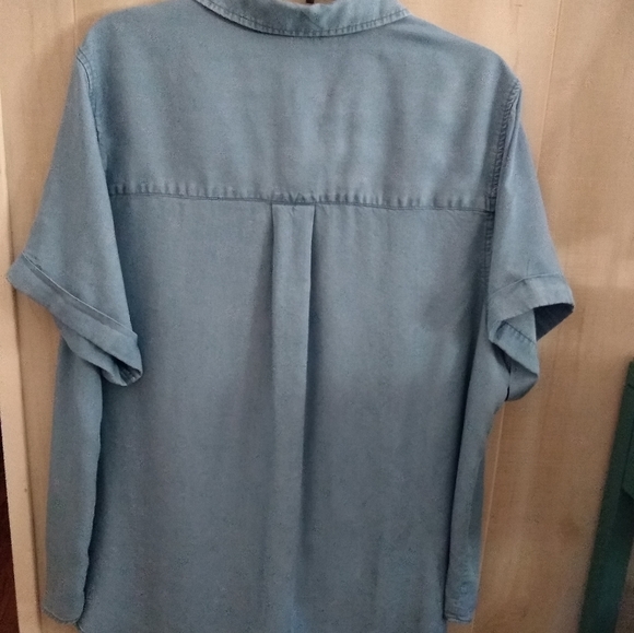 Blue Short Sleeved Woman's Button Up Shirt Size 1X (16W-18W) NEW - Picture 3 of 4